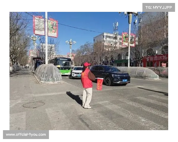 商洛文明劝导员上岗，观赛秩序维护有效