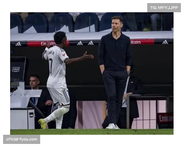 战术板:专家分析哈维-阿隆索如何为勒沃库森打造适应欧冠节奏的压迫体系 战术板:专家分析哈维-阿隆索如何为勒沃库森打造适应欧冠节奏的压迫体系